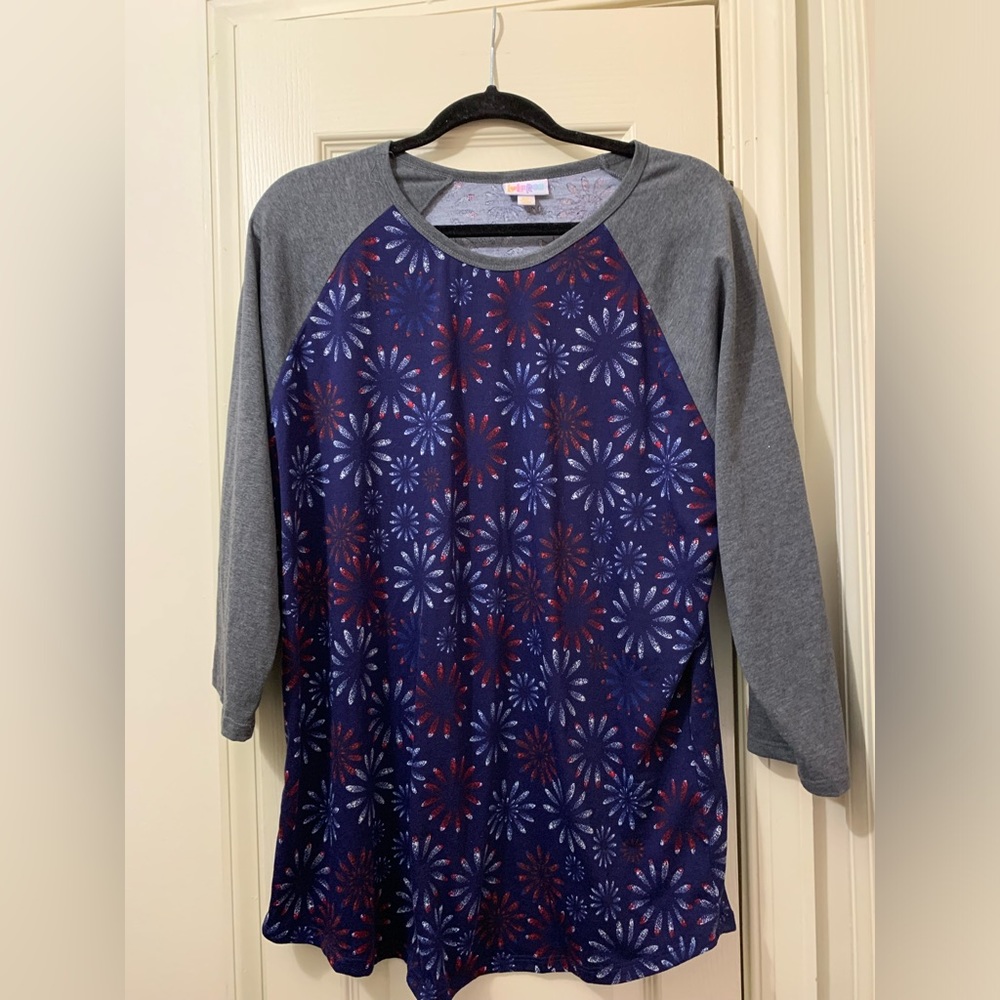 LuLaRoe Randy shirt 3XL America collection.Fireworks pattern w/gray sleeves.NWOT